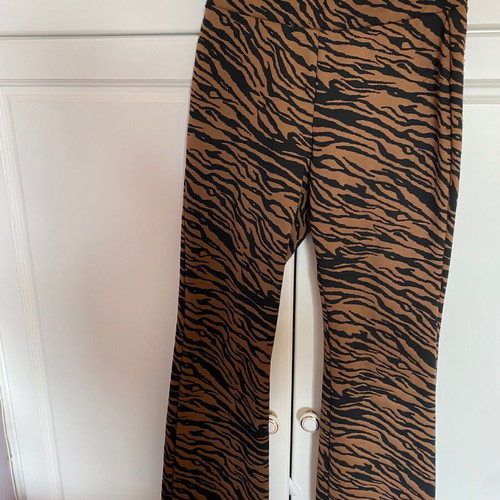 Zebra flare leggings used, brown, size S