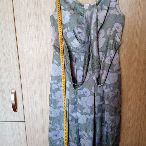 Lola cocktail dress like new, midi green with silver patterns