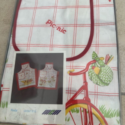 Kitchen aprons new, set of 4 pieces