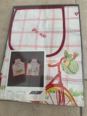 Kitchen aprons new, set of 4 pieces