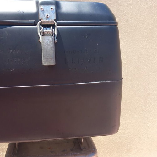 Delivery suitcase like new