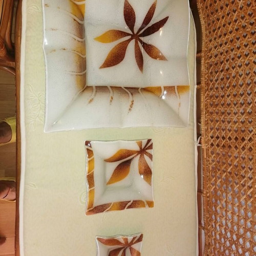 Set of three decorative plates made of fused glass like new