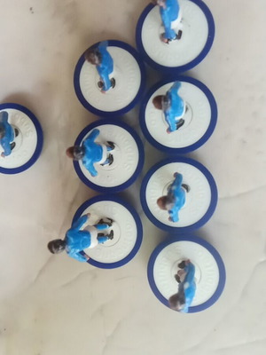 Subbuteo ανταλλακτικά μεταχειρισμένα, οχτώ, δύο σπασμένοι