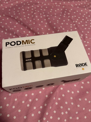 RØDE PodMic микрофон с кран, почти нов