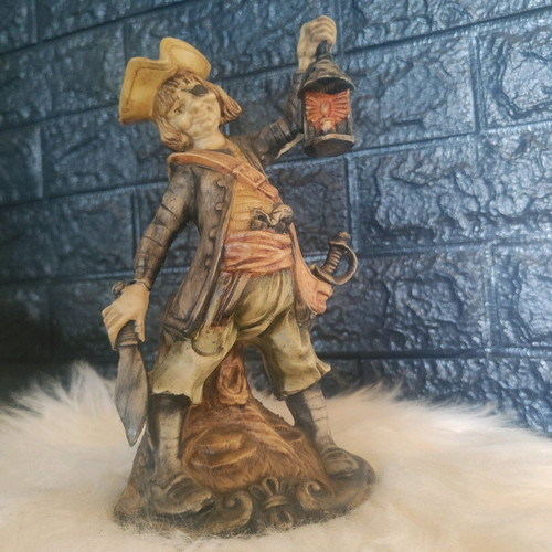 Vintage pirate figurine in excellent condition 22x14cm