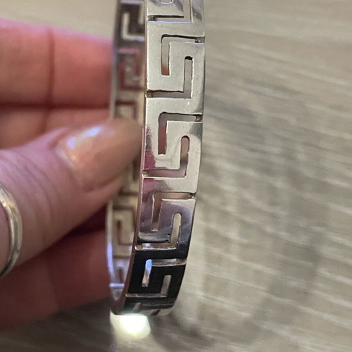 Silver 925 bracelet used with meander design