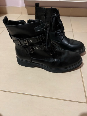 Ankle boots like new, black, size 40