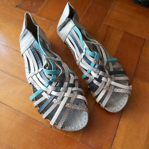 Gladiator sandals like new, beige and blue vintage