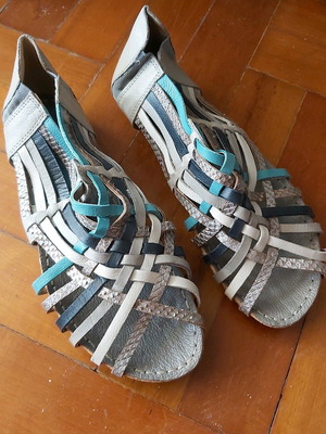 Gladiator sandals like new, beige and blue vintage