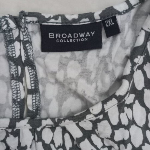 Broadway women's black and white blouse used, size XXL