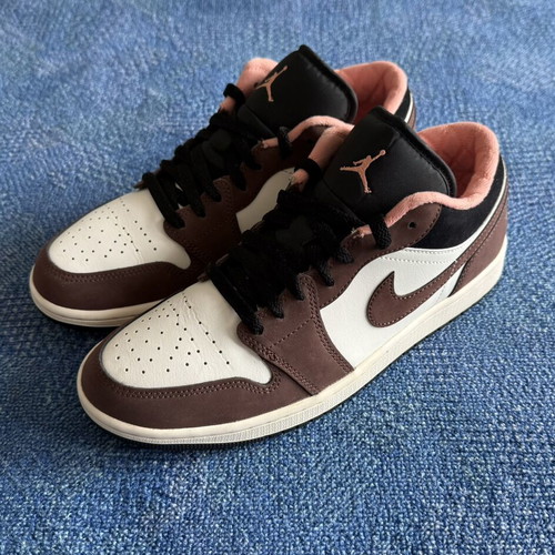 Air Jordan 1 Low Mocha Brown sneakers new, size 42.5