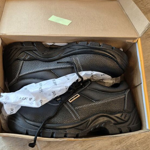 Safety Shoes size 41 fits 42 new black