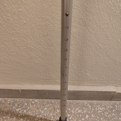 Adjustable aluminum walking cane with sturdy handle