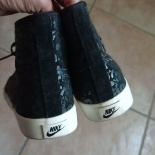 Nike women's black athletic boots size 38.5, suede and textured sides