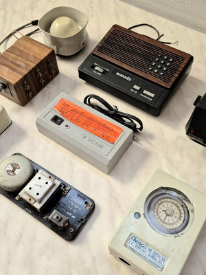 Vintage electronics collection, assorted devices