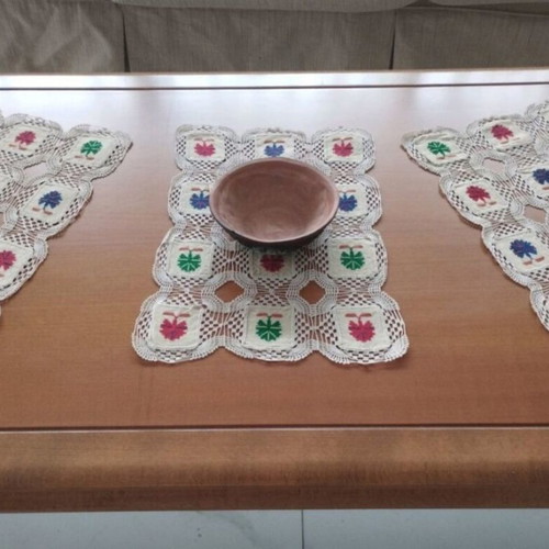 Premium vintage handmade embroidery and lace set, like new, 6 pcs plus gift
