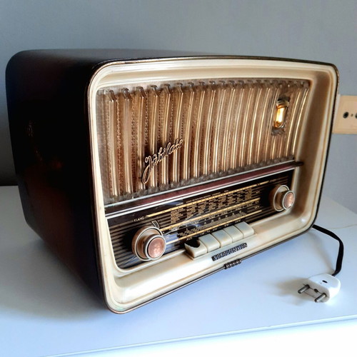 Telefunken Jubilate 8 Export Vintage Tube Radio used with Bluetooth