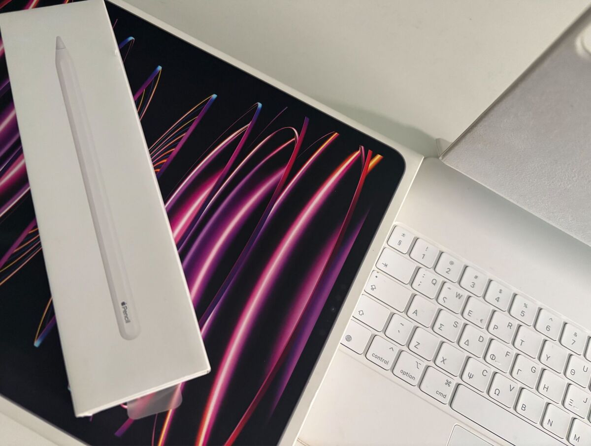 Apple iPad Pro 2022 12.9 like new with… - € 830,00 - Vendora.cy