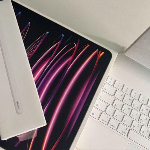 Apple iPad Pro 2022 12.9 σαν καινούργιο με Apple Pencil 2ης γενιάς και Magic Keyboard