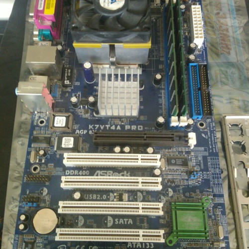 Amd Athlon 2000 XP SocketA Asrock K7VT4A KT400 KT400A used set with 1GB