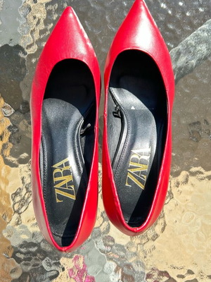 Zara red kitten heel shoes like new