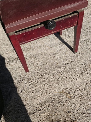 Adjustable piano stool used