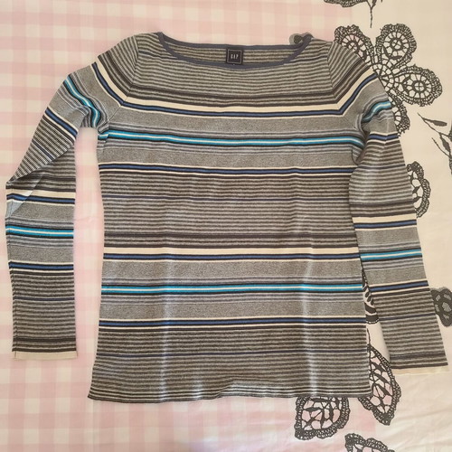 GAP women's sweater gray like new, size S