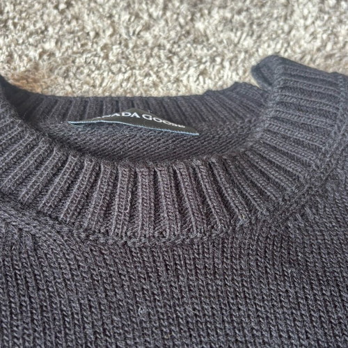 Canada Goose sweater like new, black, size S