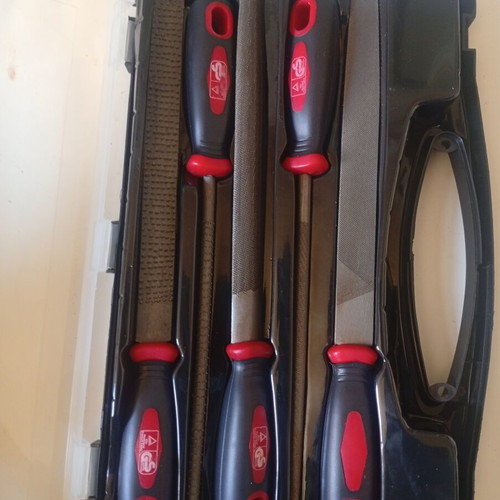 File set 5 pieces like new with carrying case
