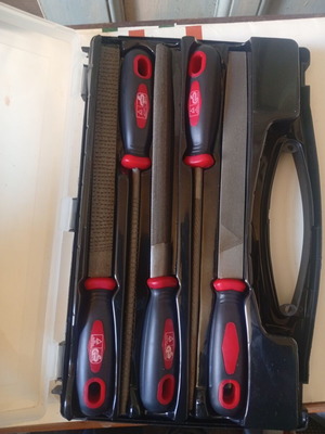 File set 5 pieces like new with carrying case