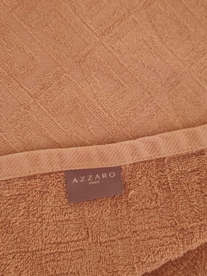Azzaro full-body bath towel like new, gold color
