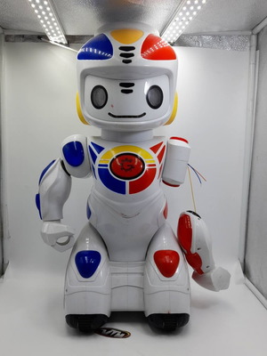 Giochi Preziosi Emiglio robot used, broken arm, no remote