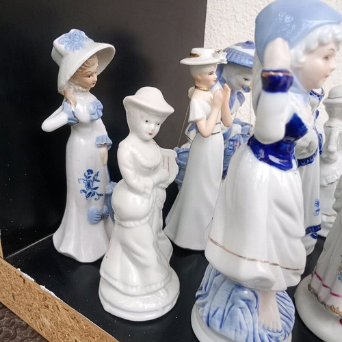 11 gilded decorative figurines, pack