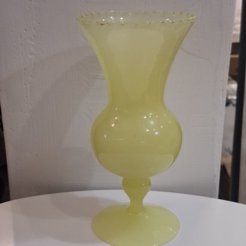 Uranium opaline vase from 1930-1940, used