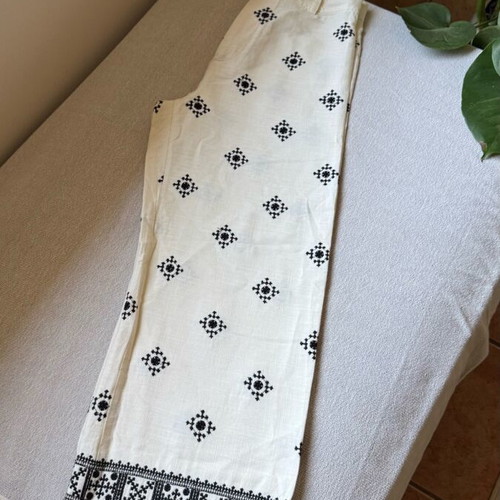 Zara pants small like new, black and white