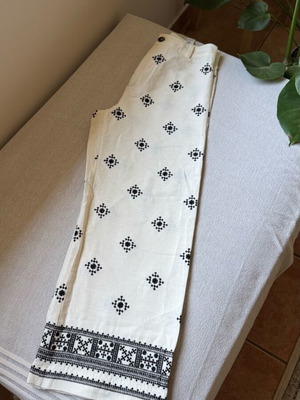 Zara pants small like new, black and white