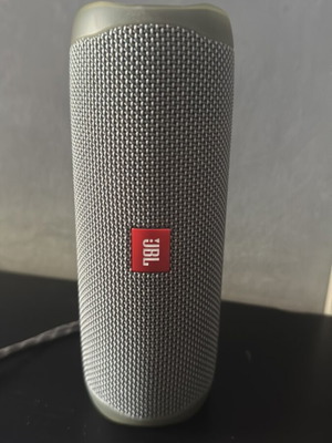JBL Flip 5 portable Bluetooth speaker like new, grey