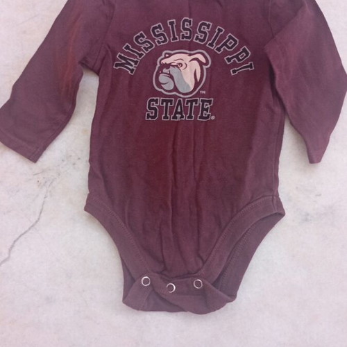Baby bodysuit like new, size 3 to 6 months