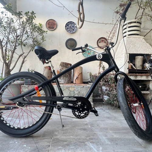 Electra Straight 8 8i Cruiser bike like new, 8-speed, 24-inch wheels
