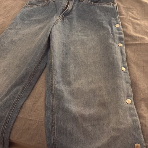Salt & Pepper Jeans size 25 with side buttons, like new, blue