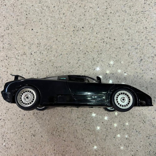 Bugatti EB110 toy car like new, 1/18 scale Bburago