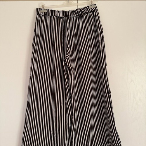 Striped pants Zara like new, size M, black and white