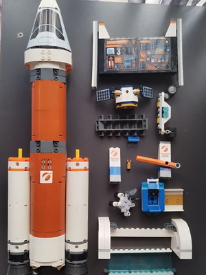 Lego City 60228 Deep Space Rocket και Launch Control μεταχειρισμένο, λείπουν κομμάτια
