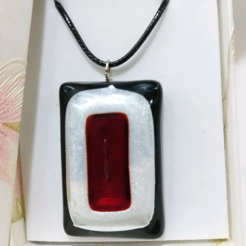 Murano Glass Clepsydra Necklace like new, red pendant with aventurine