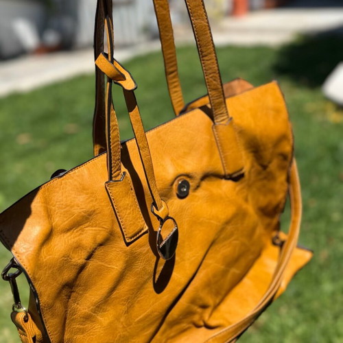A To Z Greek shoulder bag like new, yellow and gold, soft leather
