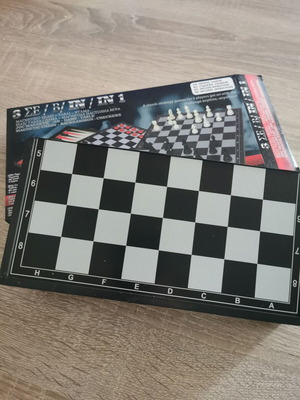 Magnetic board game 3 in 1 like new (chess - backgammon - checkers)