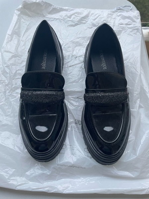 Loafers patent black treaded like new, size 38
