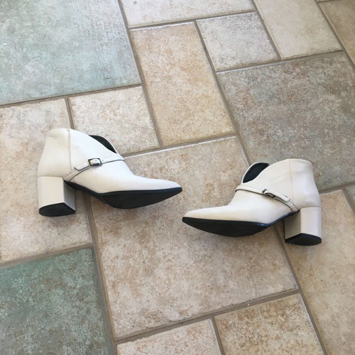 Mia Firenze white leather women's ankle boots used