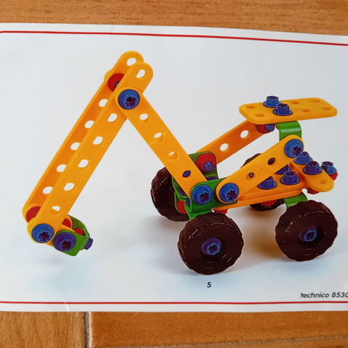 Educational construction toy used with building parts for kids