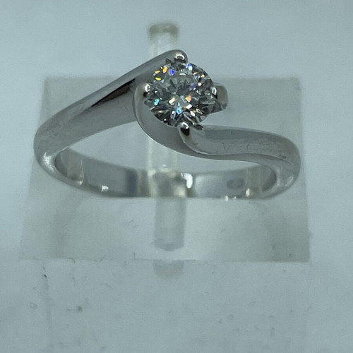White gold 18k solitaire ring used with 0.27ct brilliant